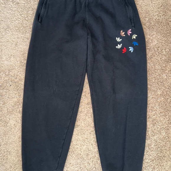 Adidas Men's Adicolor Shattered Trefoil Sweatpants (size L) - Picture 2 of 9